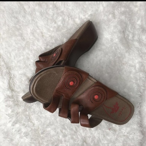 Dansko Shoes - Women’s Dansko Brown Leather Velcro sandals Sz. 39